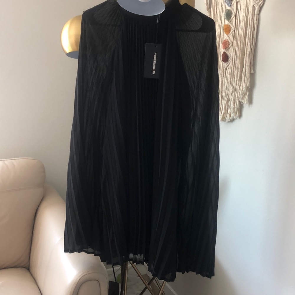NEW black pleated cape high neck shift dress. Size: 10 US